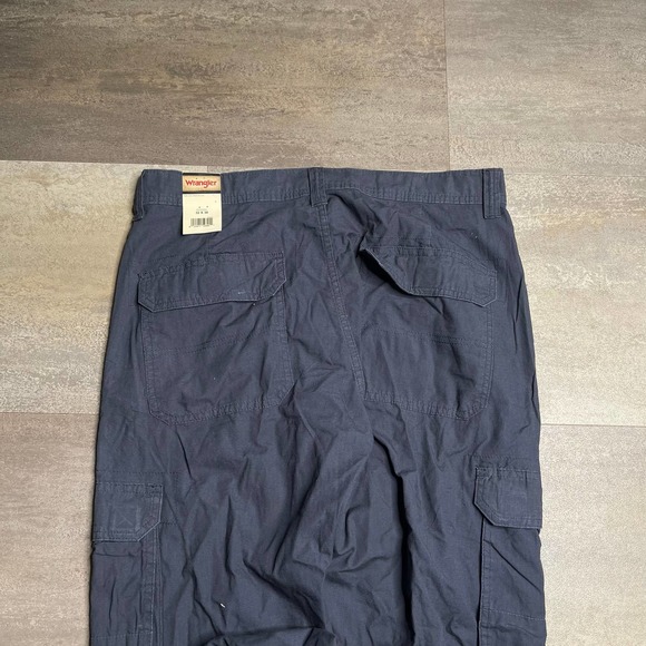SOLD Wrangler NWT Cargo Pants 32X30 - Picture 4 of 5